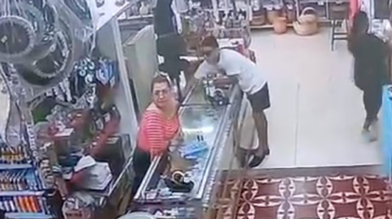 Atenção, comerciantes: novo método de roubo é flagrado no Centro de Manaus; veja vídeo