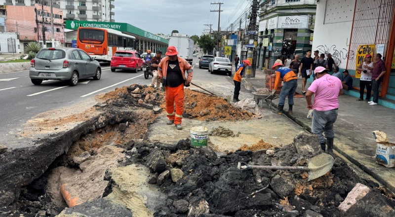 Prefeitura de Manaus recupera drenagem na Constantino Nery após danos por descarte irregular de lixo
