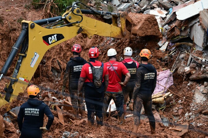 Buscas por 33 desaparecidos chegam ao 3º dia após temporal em Juiz de Fora