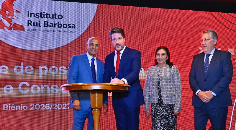 Corregedor do TCE-AM assume Primeira Secretaria do IRB para o biênio 2026-2027
