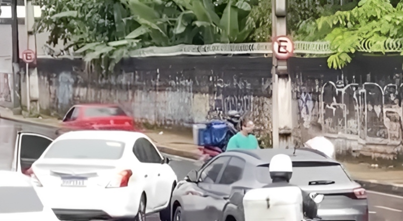 Confusão: motoristas brigam na Constantino Nery após discussão no trânsito; veja vídeo