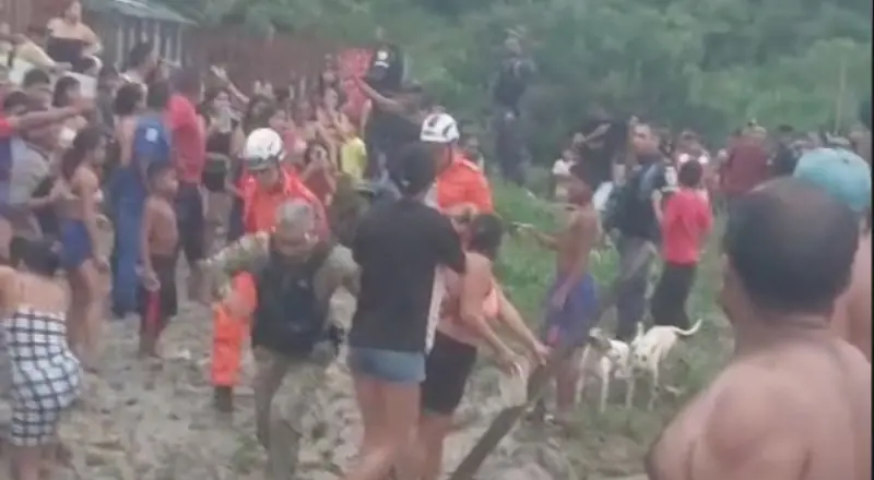Criança é arrastada por igarapé durante chuva em Manaus e resgatada com vida