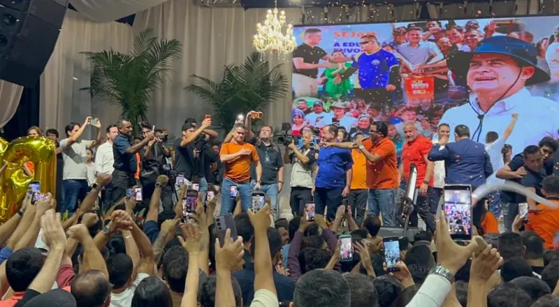David Almeida é recebido por apoiadores do Amazonas em evento lotado no Studio 5