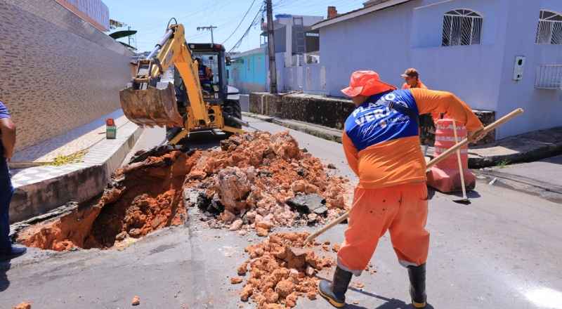 Prefeitura de Manaus recupera drenagem profunda no Lírio do Vale e reforça segurança na rua 23