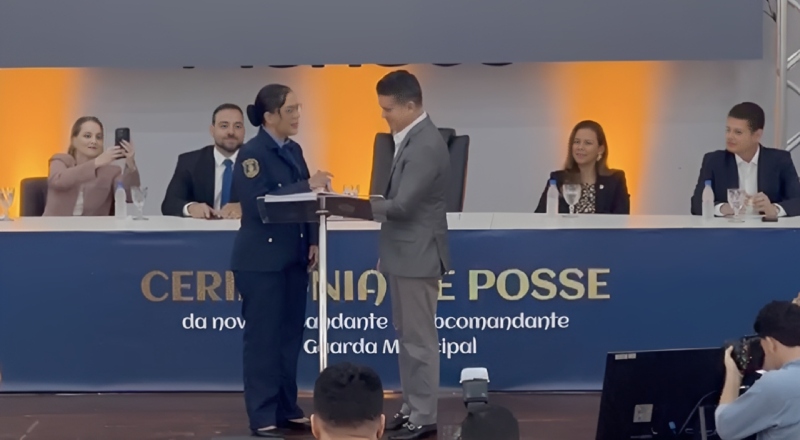 Prefeito David Almeida apresenta nova comandante da Guarda Municipal durante formatura da Guardiã Maria da Penha