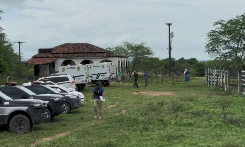 Chacina: cinco ‘soldados do CV’ são mortos por rivais; veja vídeos