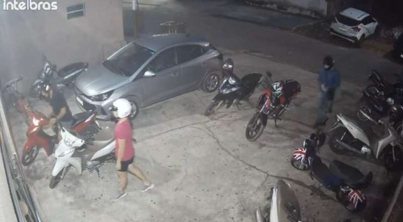 Vídeo mostra momento em que homem é assassinado na frente da esposa em academia; veja