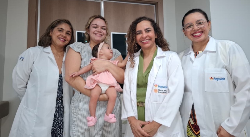 Família celebra recuperação de bebê após atendimento especializado na Hapvida