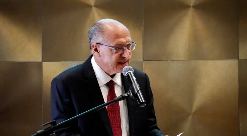 Alckmin deixará ministério em abril, mas seguirá como vice