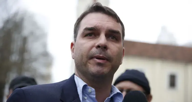 Flávio Bolsonaro inicia pré-campanha no Nordeste com defesa de prisão domiciliar para o pai