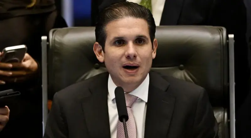 Proposta sobre redução de jornada está acima da disputa política neste ano, diz Hugo Motta