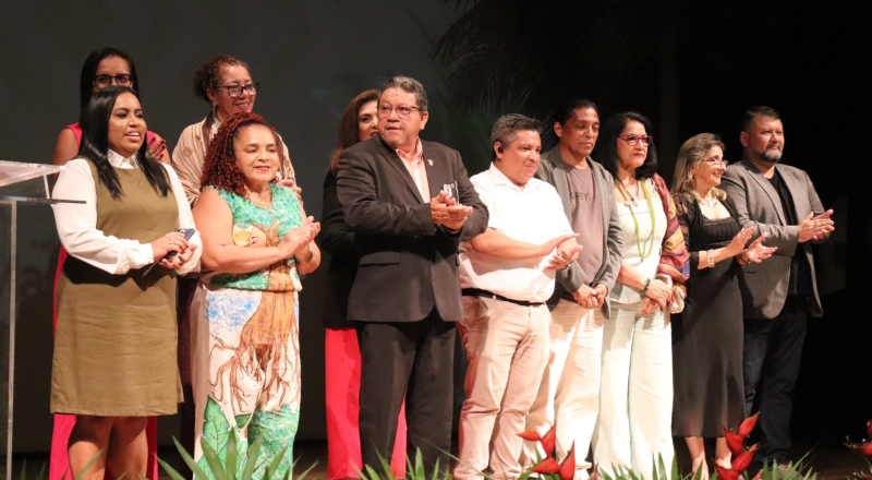 Manaus celebra a força da cultura amazonense em noite de homenagens no Teatro Amazonas