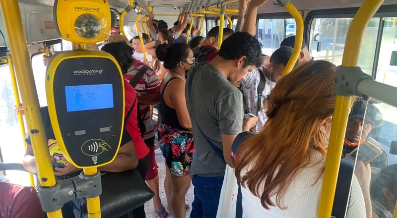 Passagem poderá ser paga com cartão de crédito e débito em novos ônibus de Manaus