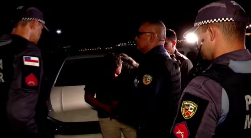 Piloto de lancha que naufragou no Encontro das Águas se entrega à polícia após um mês foragido