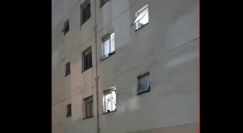 Mãe salta de prédio com filha para fugir de agressões; suspeito é preso