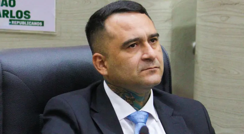 o gabinete de Sargento Salazar com dezenas de assessores pagos com dinheiro público