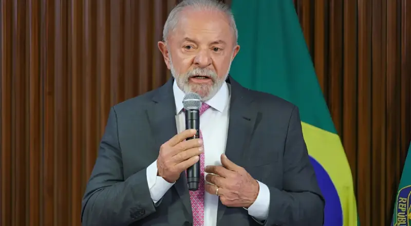Lula adia decisão e admite dificuldades