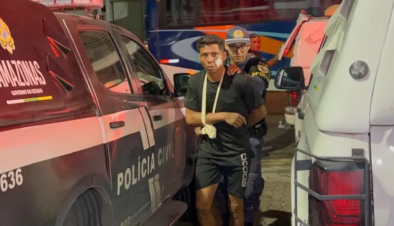 Suposto ‘Lalau’ é espancado por populares no Centro de Manaus
