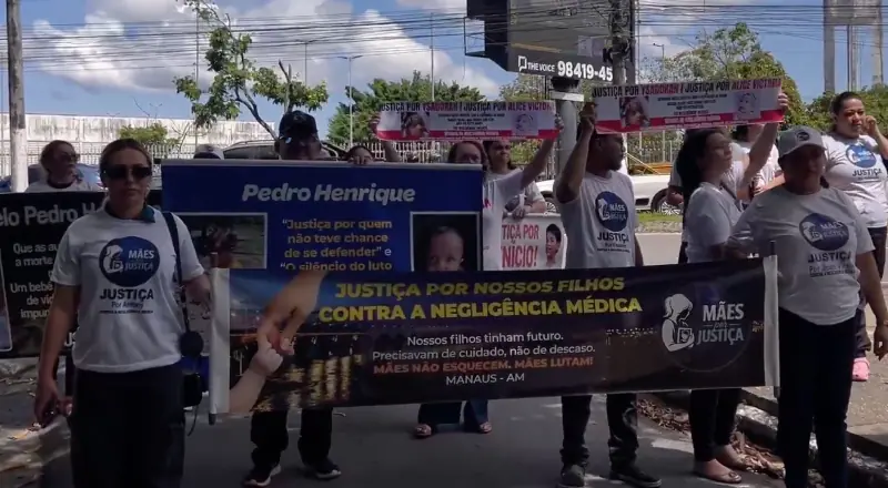 Mães se manifestam em frente à SES-AM após perderem seus filhos por negligência do Estado