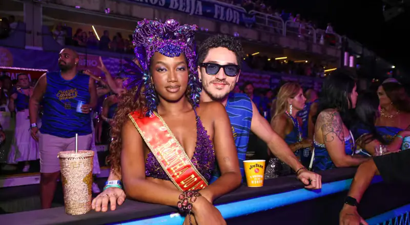 IZA se emociona em desfile e revela estratégia para proteger romance com João Vitor Silva