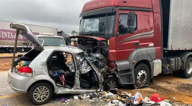 seis pessoas da mesma família morrem durante acidente em rodovia em MG