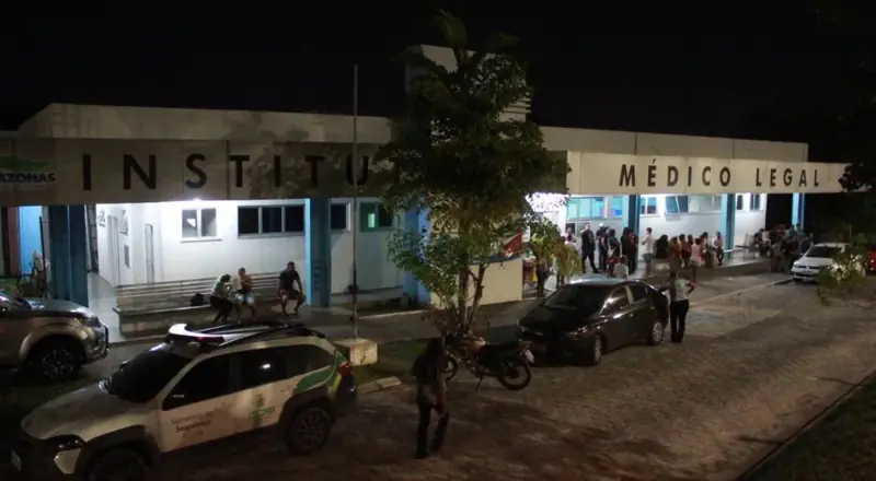 Jovem morre após bater motocicleta contra árvore na zona Leste de Manaus