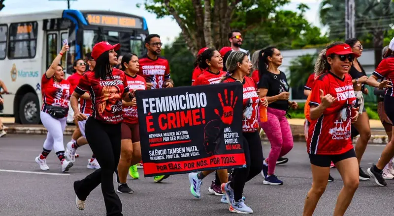 Filha de vítima de feminicídio, Isabelly Aurora participa de ato e reforça mobilização de mulheres em Manaus