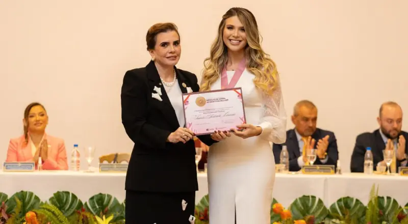 Izabelle Fontenelle é homenageada pelo TCE-AM com Medalha de Honra ao Mérito à Mulher