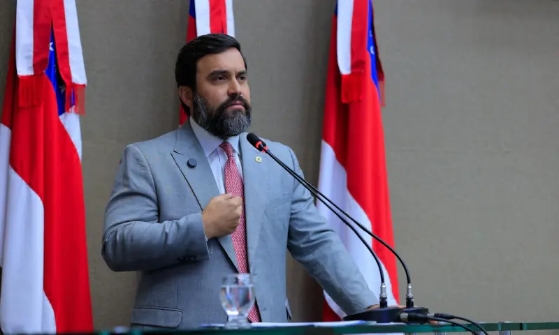Dr. George Lins destaca missão de servir e emociona ao homenagear Bezerra de Menezes na Aleam