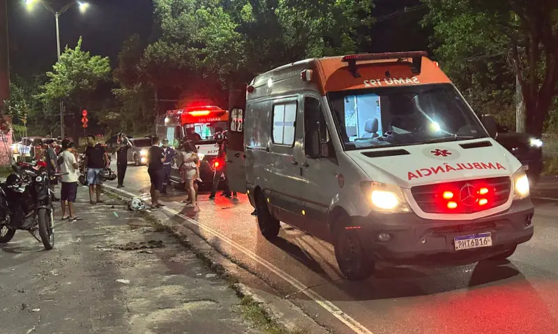 Casal quebra o fêmur em acidente de moto na zona leste de Manaus
