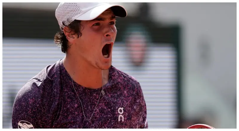 Em virada heróica, João Fonseca vence Djokovic e vai às oitavas de final de Roland Garros