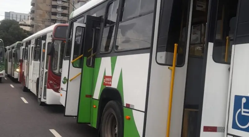 Rodoviários paralisam transporte público em Manaus pelo fim da escala 6x1