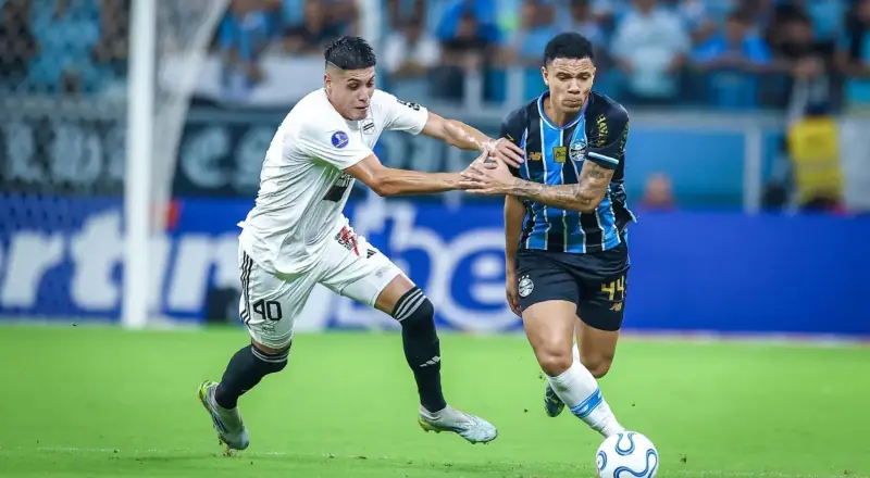 Grêmio enfrenta Deportivo Riestra nesta terça-feira (5) em jogo que vale a liderança