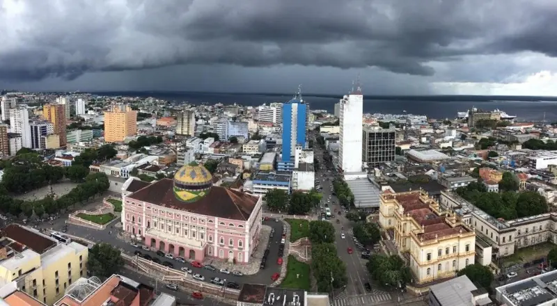Previsão de fortes chuvas deixa Manaus em alerta para risco de deslizamentos