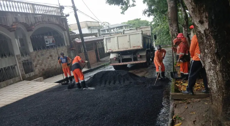 Prefeitura de Manaus intensifica recuperação asfáltica no bairro Flores e reforça segurança viária