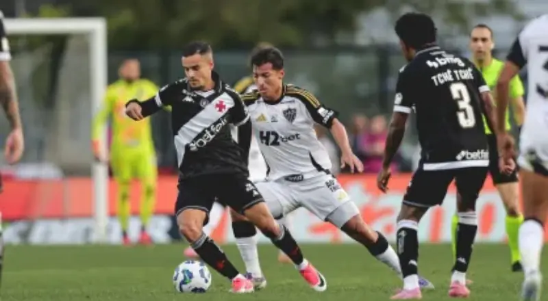 Vasco e Atlético-MG duelam pela 18ª rodada do Brasileirão neste domingo (31)