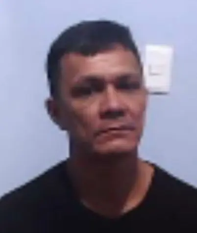 homem acusado de abusar de menina de 11 anos é procurado pela polícia