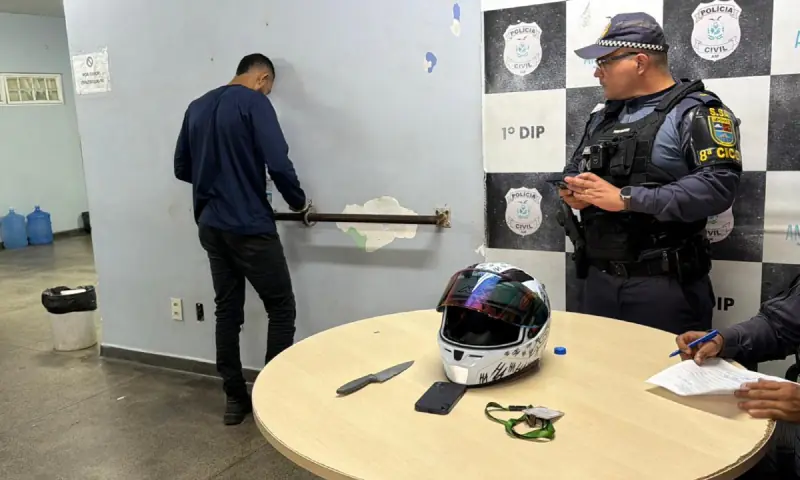 Assaltante é preso tentando desbloquear iPhone roubado na zona Oeste de Manaus
