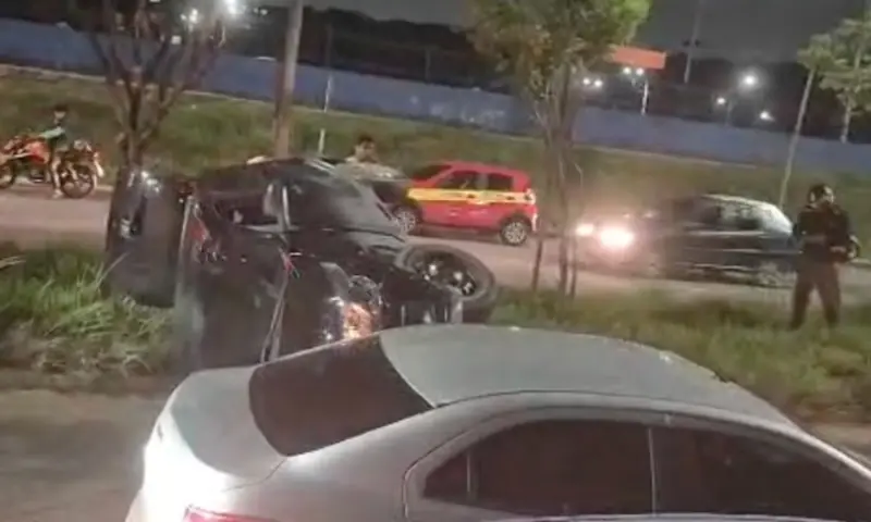 grave acidente com capotamento é registrado no Santa Etelvina, em Manaus