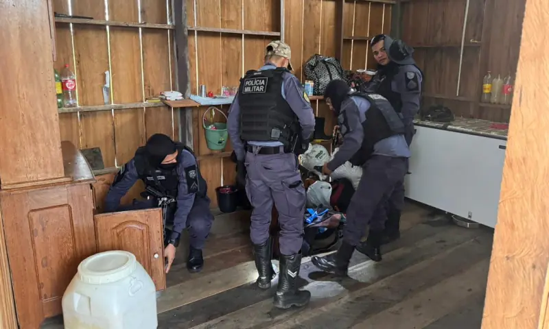 Polícia prende trio que escondia drogas em flutuante no Amazonas; veja