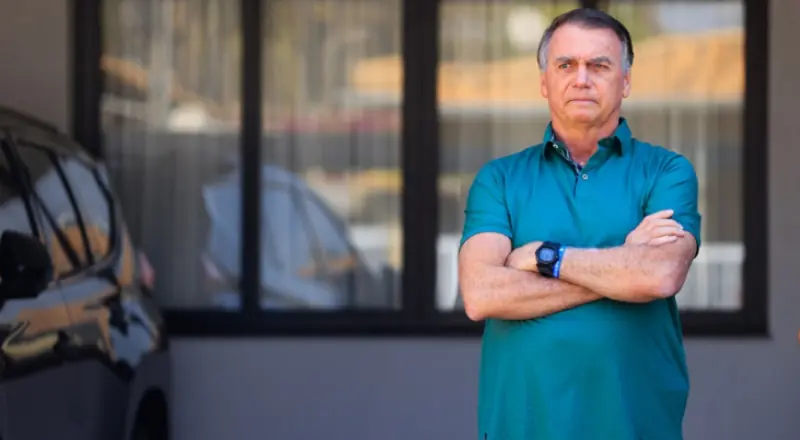 Bolsonaro segue internado com quadro estável após cirurgia