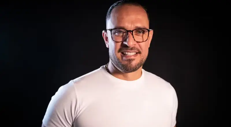Diogo Nogueira é internado e cancela shows após perder a voz