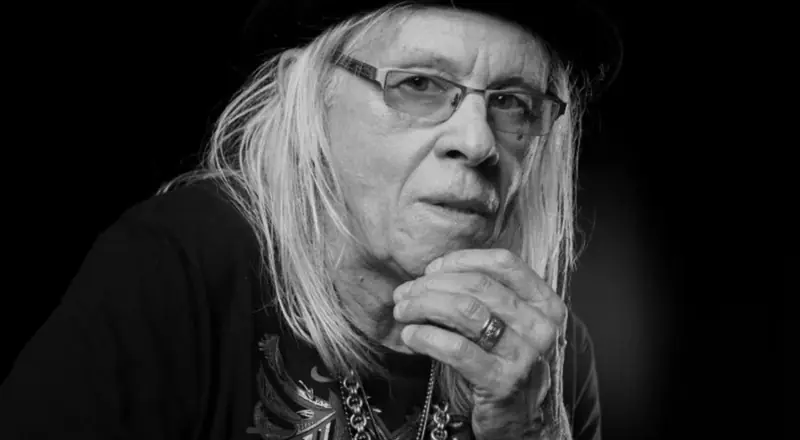 Morre Luiz Carlini, ícone do rock e parceiro de Rita Lee, aos 73 anos