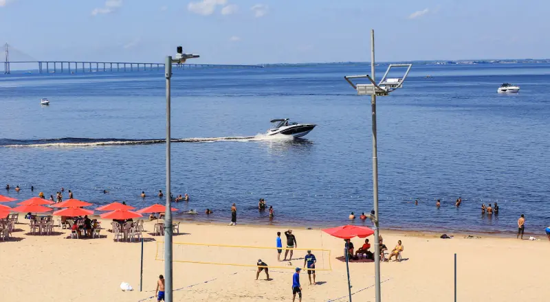 Prefeitura reforça alerta sobre circulação irregular de embarcações próximas à praia da Ponta Negra