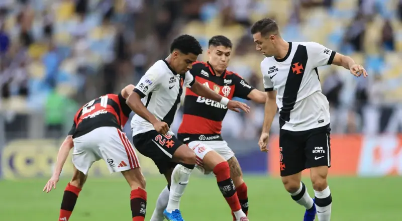Com gol no último minuto, Vasco empata com Flamengo no Brasileirão