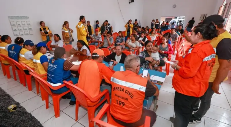 Prefeitura de Manaus presta assistência imediata a famílias atingidas por incêndio no bairro São Jorge