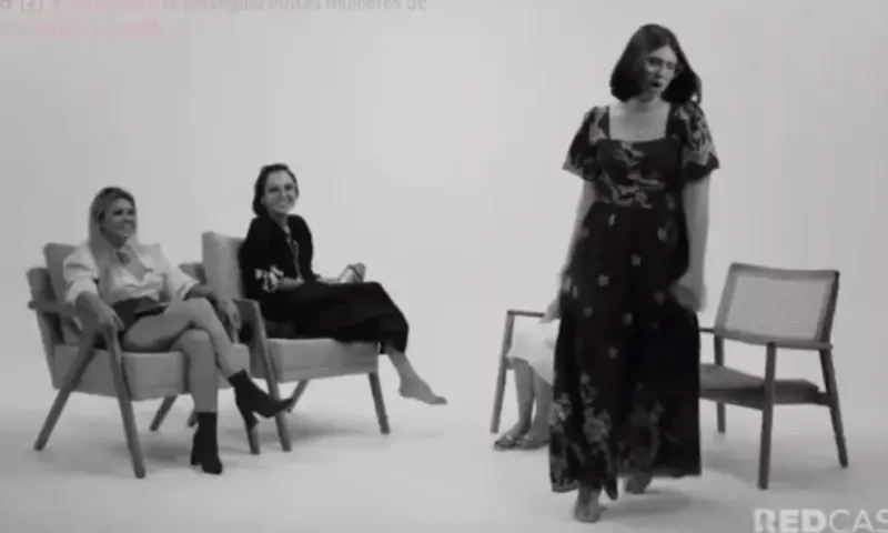 'bruxa feminista' assedia jovem durante debate