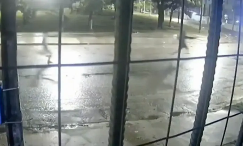 jovem é perseguido e executado por criminosos