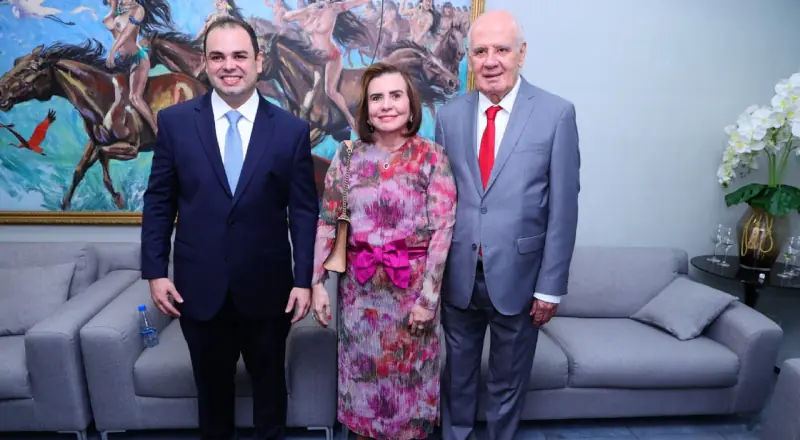 Presidente do TCE-AM, Yara Lins, prestigia posse do novo governador do Amazonas, Roberto Cidade