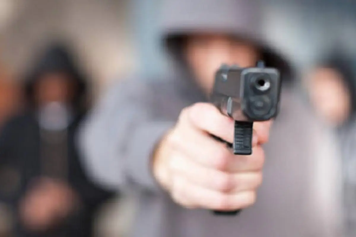 Ladrão é capturado por moradores, amarrado e espancado no Conjunto Lula, em Manaus
